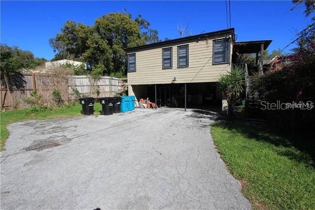 Building Photo - 417 E Gore St