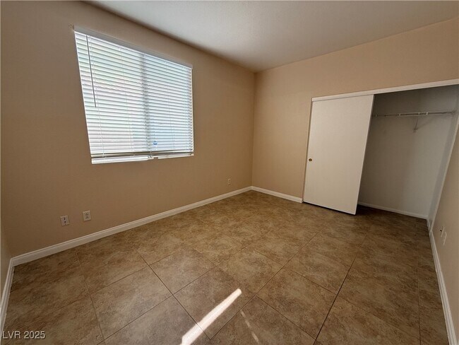 Building Photo - 9950 Shadow Grove Ave