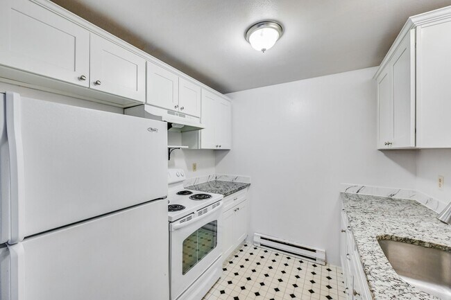 Building Photo - 9785 SW Lookout Terrace