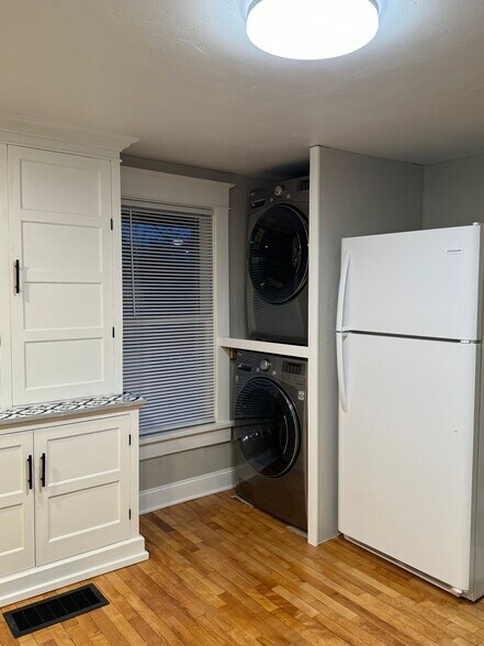 Laundry - 1005 N State St