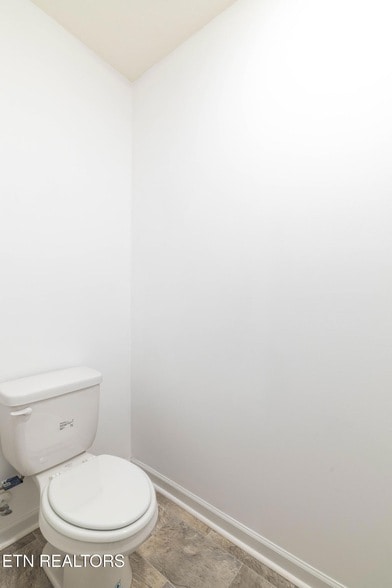 Building Photo - 228 Belle court