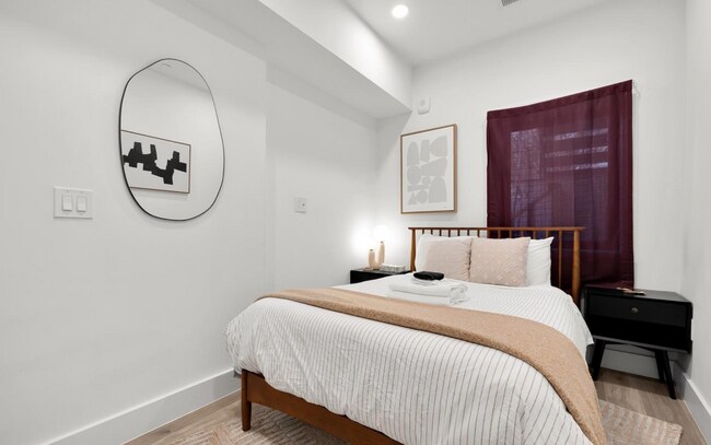 Building Photo - Modern Fully furnished 2 bed Unit