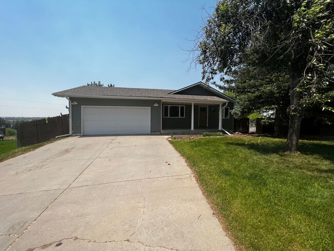 Building Photo - Beautiful Cheyenne Home!