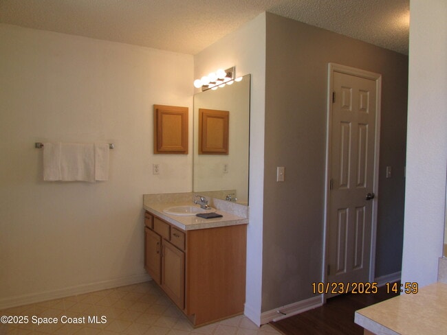 Building Photo - 534 White Plains Ave SW