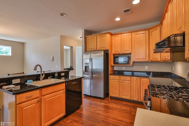 Building Photo - Beautifully maintained, energy-efficient f...