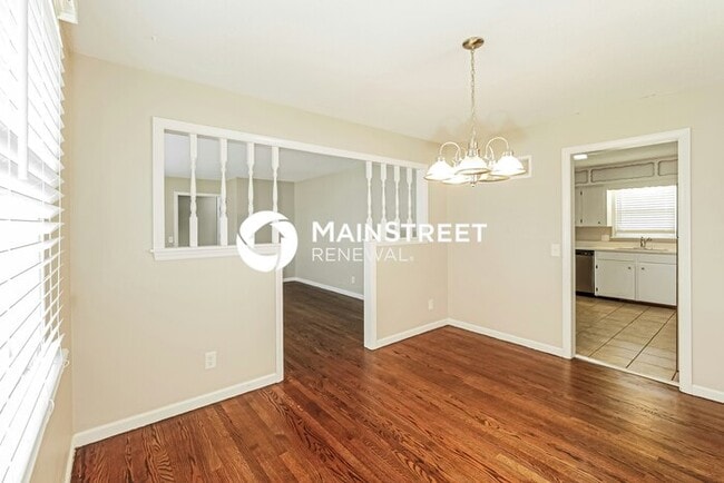 Building Photo - 3 Bedroom Pet-Friendly Home in INDEPENDENCE, MO with Main Street Renewal