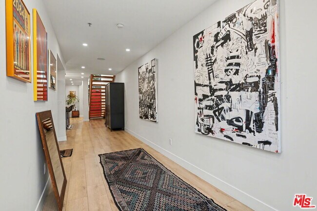 Building Photo - 700 Main St