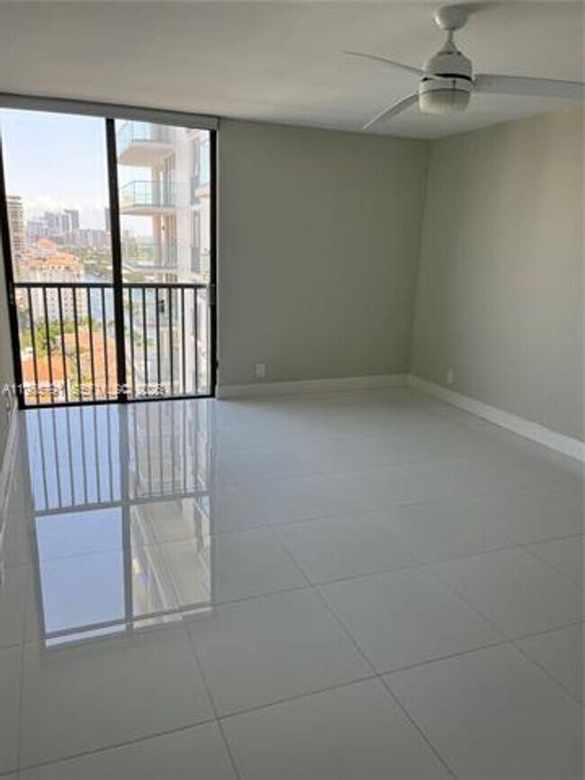 Building Photo - 19707 Turnberry Way