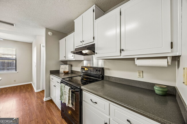 Building Photo - 132 N Woodvalley Dr