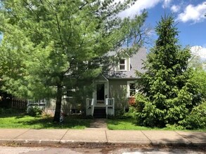 Building Photo - 1623 E 1st St