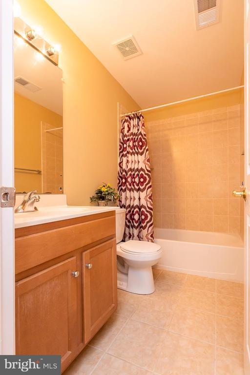 Building Photo - 1206 Maple Grove Ln