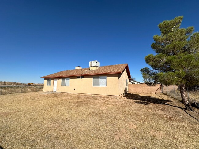 Building Photo - Cute 3 bedroom, 2 bathroom home