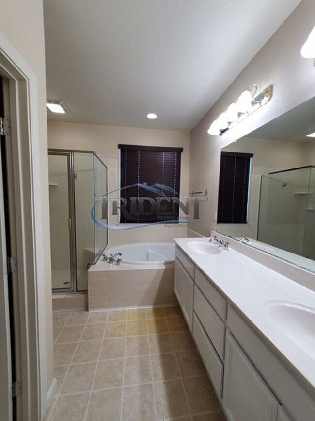 Building Photo - 4 bedroom, 2 ½ bath SOLAR home
