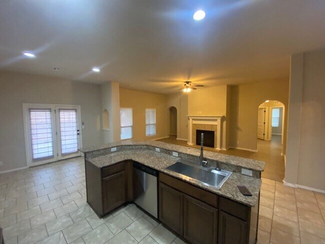 Building Photo - Spacious 4 Bed | 2 Bath | Large backyard | Bixby