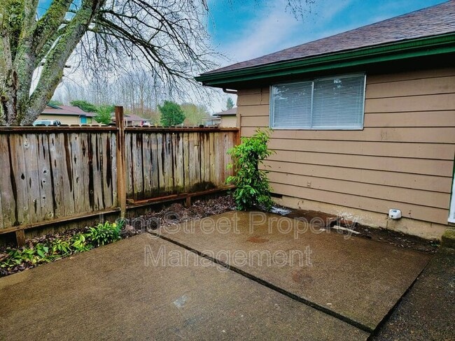 Building Photo - 3286 NE Lancaster St