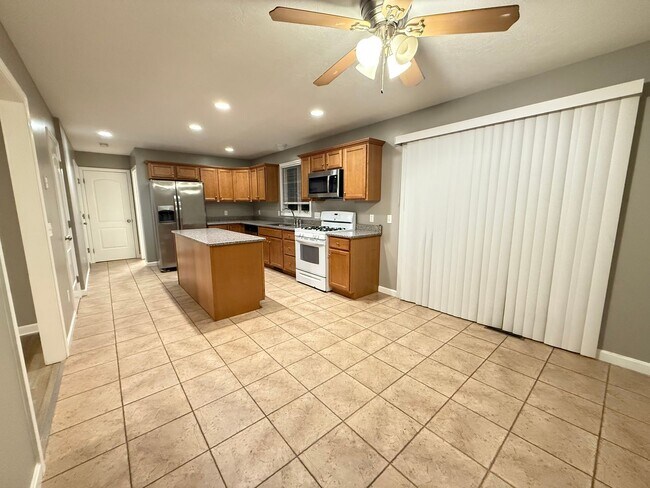 Building Photo - 35-37 Westwood Drive