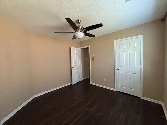 Building Photo - 10715 Lyndon Meadows Dr