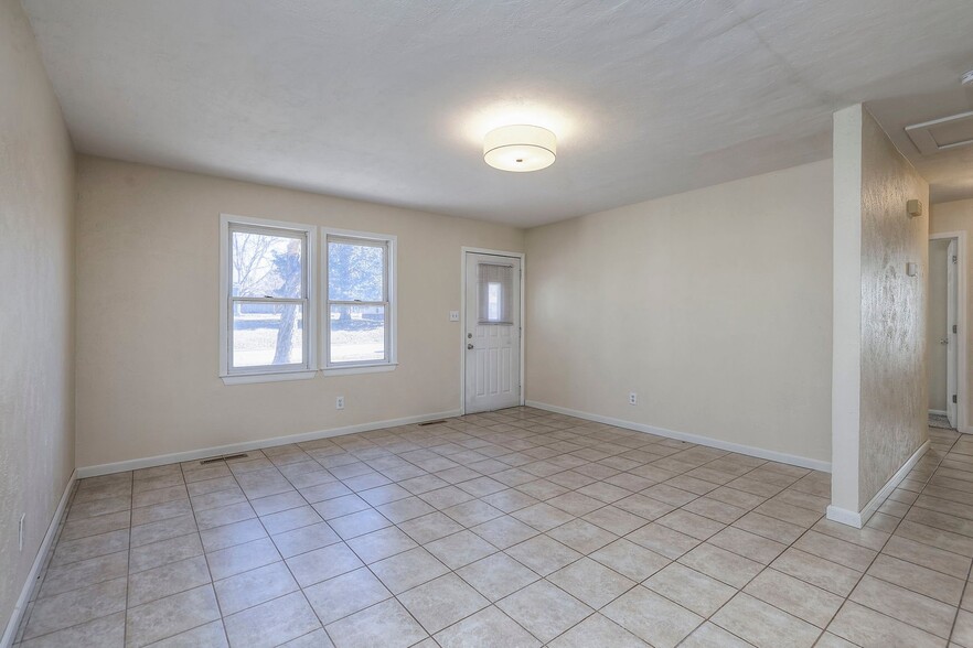 Building Photo - 709 N Woodland St