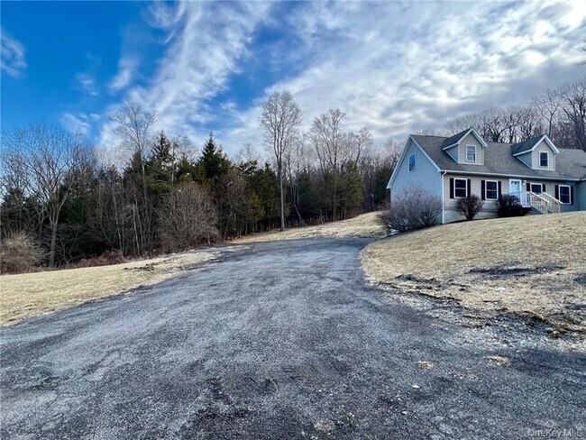 Building Photo - 492 Midland Lake Rd