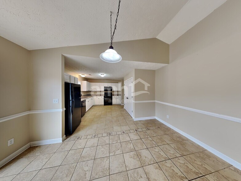 Building Photo - 6005 Mountview Dr