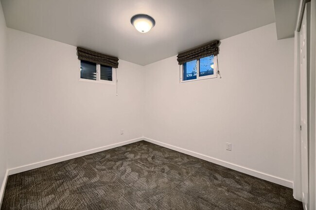 Building Photo - 3125 N Raleigh St