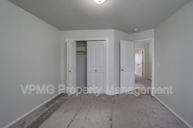 Building Photo - 9819 NE 86th St