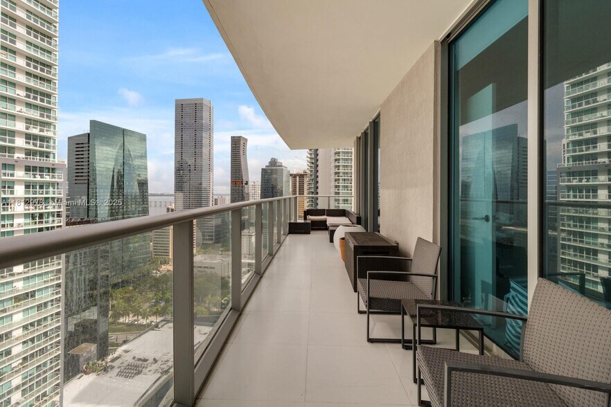 Building Photo - 1100 S Miami Ave