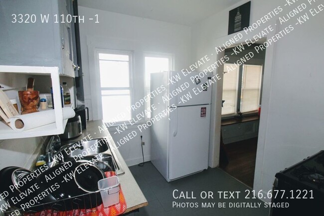 Building Photo - Classic, Clean, Cleveland Duplex