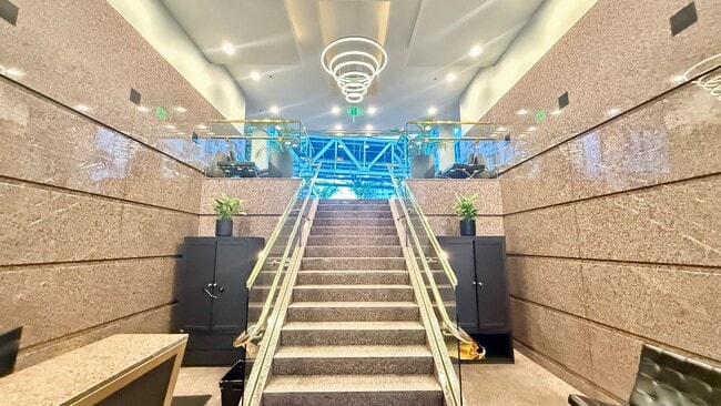 Building Photo - Bright 1BR/1BA w/ City Views, Amenities and just Steps to Embarcadero -AMSI