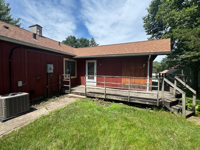 Building Photo - Single-family home available now near UNI