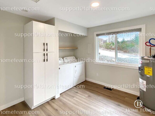 Building Photo - 9201 NE Juanita Dr