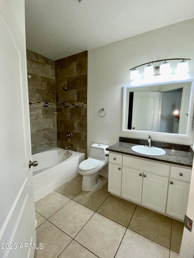 Building Photo - 1701 E Colter St