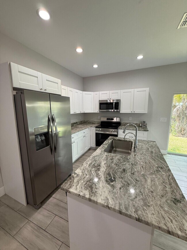 Building Photo - 4800 15th St SW