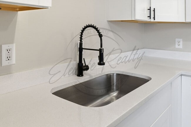 Building Photo - Two Bedroom Ranch Duplex in Hermitage with Updates and on Special!