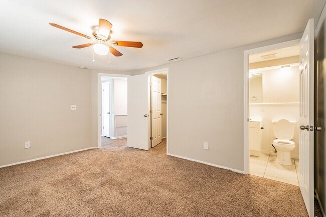 Building Photo - 3/2/1 in Port Richey