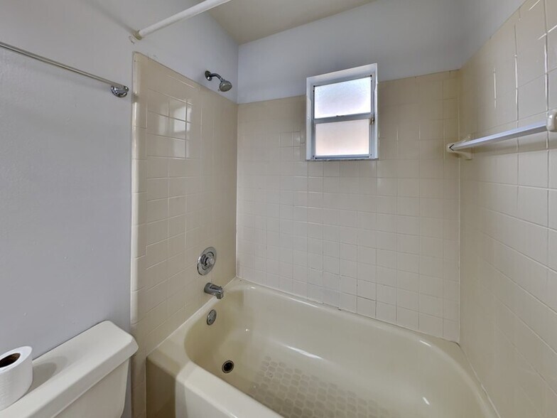 Building Photo - 1118 Vista Palma Way