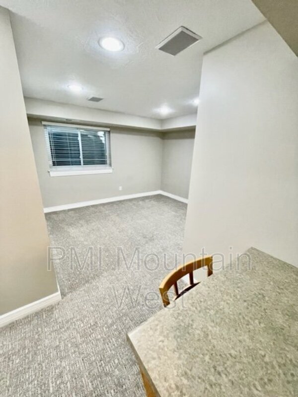 Building Photo - 499 N 200 W