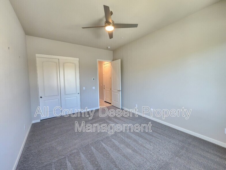Building Photo - 78987 Yorkville Ln