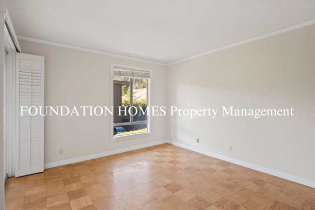 Building Photo - 908 Lea Dr