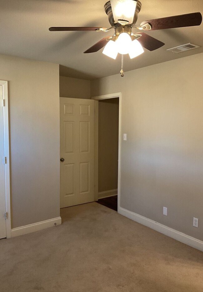 Building Photo - 2301 Lago Trail