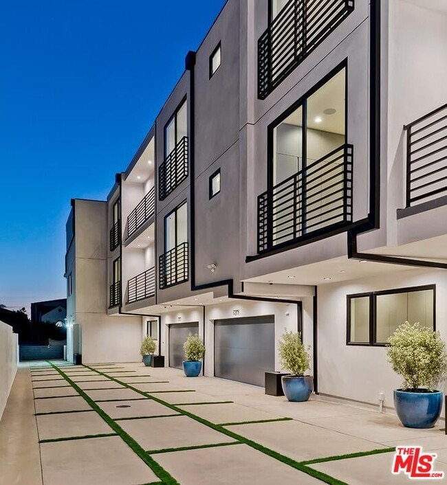 Building Photo - 7273 W Hazel Ct