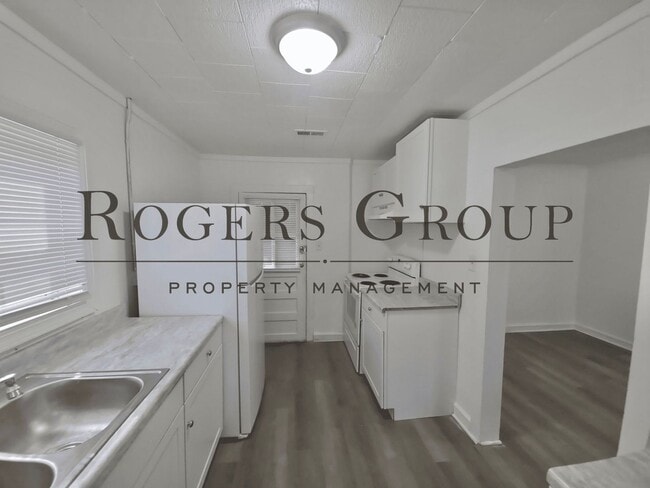 Building Photo - 926 Gay St