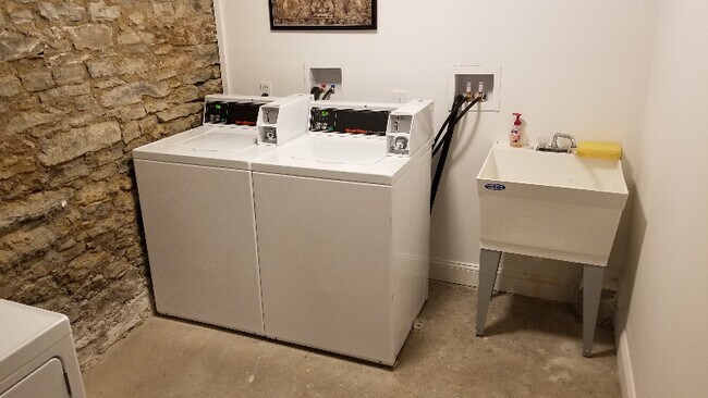 Building Photo - 1325 Pendleton St