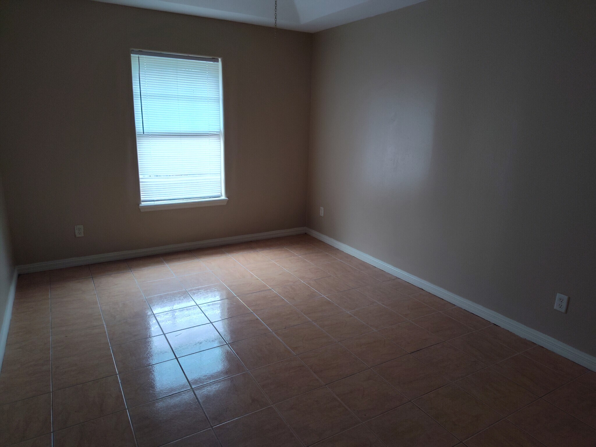 Building Photo - 2117 Aruba Dr