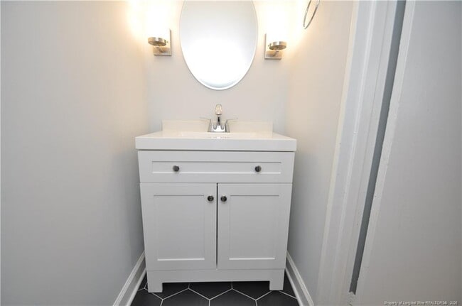 Building Photo - 1008 Nichols Dr