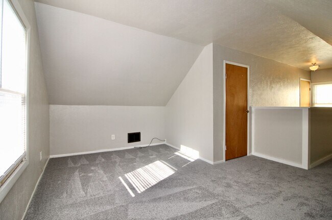 Building Photo - 3 bedroom house for rent