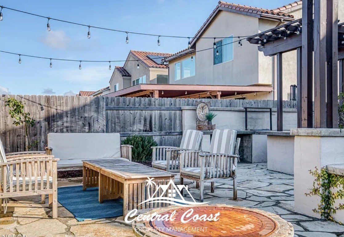 Building Photo - 0 Las Flores Dr