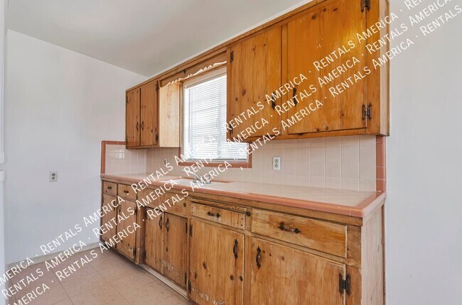 Building Photo - 219 W 28th St