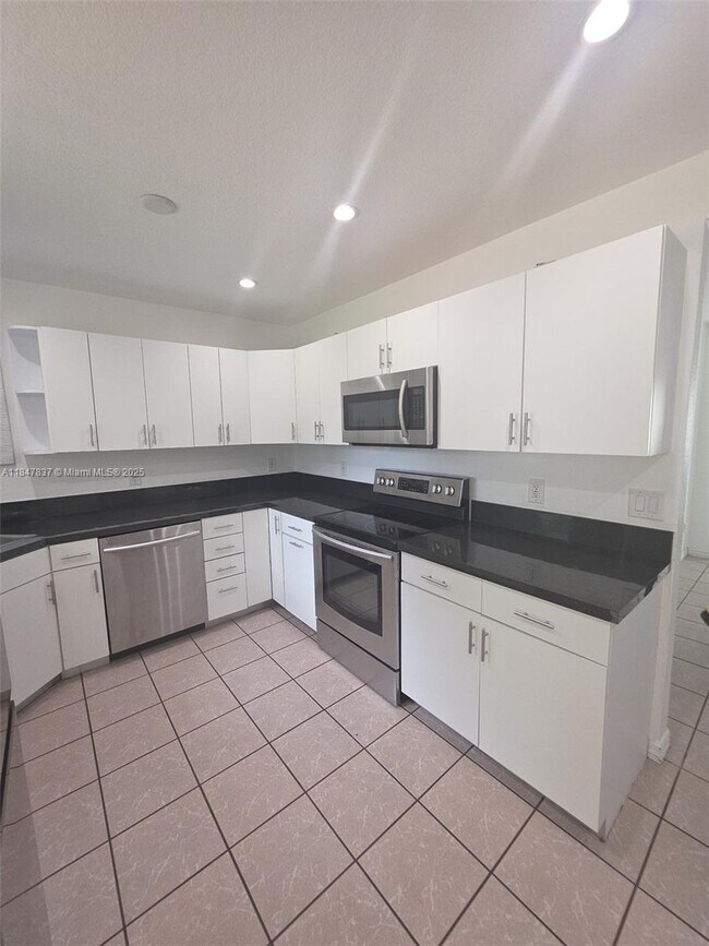 Building Photo - 9971 Dominican Dr