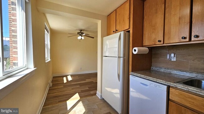 Building Photo - 2806 Ryerson Pl